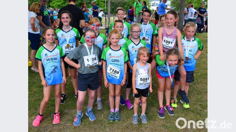 Mit 14 Teilnehmern ging die Nachwuchsgruppe des Lauftreffs beim Minimarathon in Regensburg an den Start.  	Bild: agr