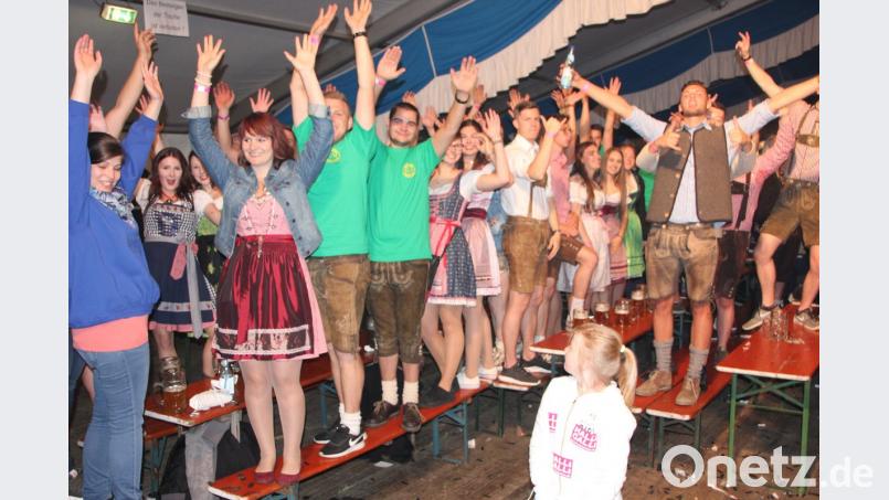 Die Konnersreuther Burschen sorgten mit ihrem Anhang für eine prächtige Stimmung im Festzelt.