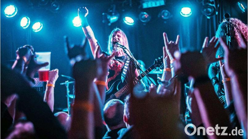 &quot;Old Mother Hell&quot; aus Obrigheim war der Höhepunkt der dritten &quot;Metal Night&quot;, die dem Rockmusikclub &quot;Salute&quot; in Rothenstadt erneut ein volles Haus bescherte.  	Bild: lst
