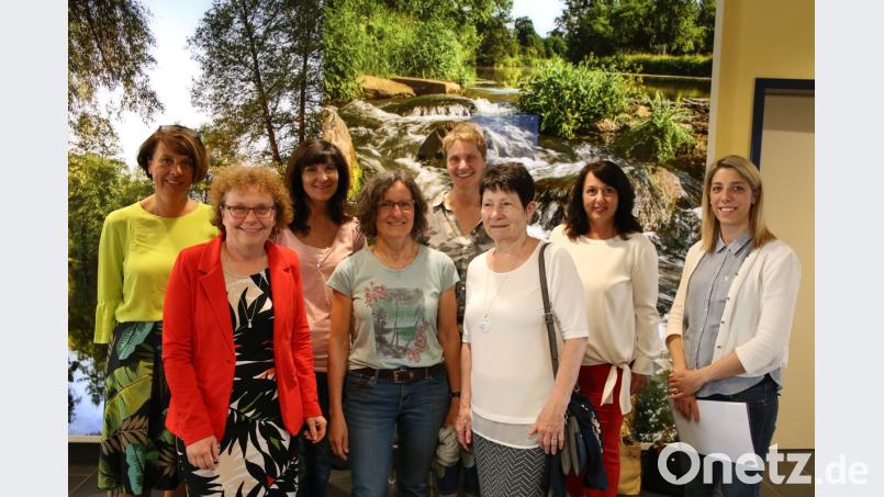 Die Bürgermeisterinnen aus dem Landkreis und der Stadt Amberg (von links): Birgit Singer-Grimm (Kümmersbruck), Brigitte Netta (Amberg), Evi Höllerer (Hahnbach), Lydia Zahner (Etzelwang), Monika Breunig (Kastl), Gertraud Weigl (Poppenricht), Alexandra Sitter (Ammerthal) und die Verwaltungsfachwirtin der Gemeinde Kümmersbruck, Sarah Heuberger. 	Bild: egl