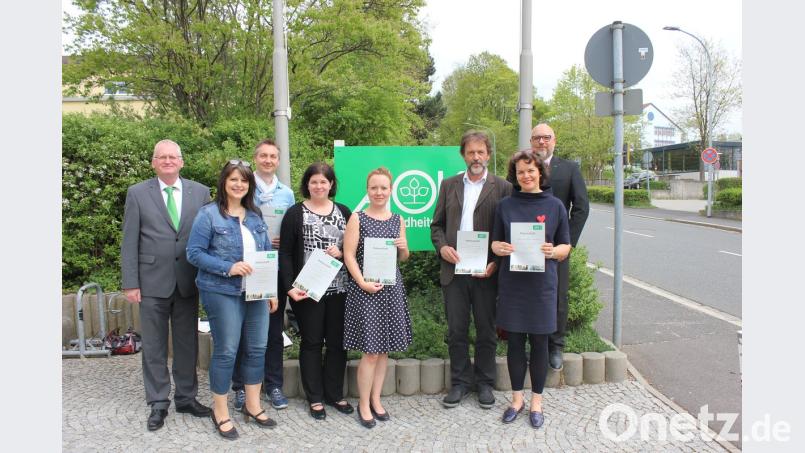 Sie setzen sich gemeinsam für das Präventionsprojekt Klasse 2000 ein (von links): Günter Uhr (AOK), Elke Schmid (Barbaraschule), Oliver Gräml (Lindenschule), Anja Decker (Dreifaltigkeitsschule,) Michaela Tobisch (Kreuzbergschule), Heinz Meinl (Hahnbach), Marion Weigl (Albert-Schweitzer-Schule) und AOK-Fachbereichsleiter Stefan Schmidt.  	Bild: AOK