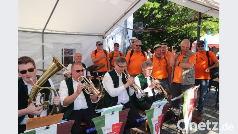 Besten Anklang fand wieder einmal die Egerländer Dorfmusik. Mehrere Einlagen steuerte auch der Männergesangverein Cantemus Gräveneck bei, der einen Ausflug für einen Besuch des Gänsangerfestes nutzte.  	Bilder: Franitza (2)