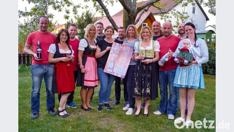 Die Clubfreunde Rot-Schwarz feiern Jubiläum. Dazu dient der zweite &quot;Besen&quot; auf dem Wernberger Marktplatz. Dazu gibt es am 16. Juni Wein, Schmankerl und gute Laune.	Bild: exb