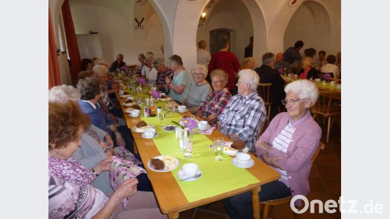 In fröhlicher Runde trafen sich die Mitglieder des Altenwerks im Kolpingheim. Bild: Is 	Bild: IS, Autor [IS] (anton.gareis@t-online.de)