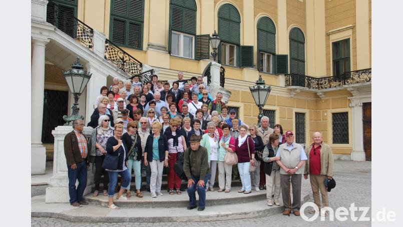 Ein komfortables Vier-Sterne-Hotel in Neusiedl am See war das Quartier der "frohsinnigen" Reisegruppe um Vorsitzende und Reiseleiter Erwin Dromann, die von dort zu Tagestouren in Österreich  und Ungarn startete. Ein ganzer Tag gehörte  Wien mit seinen Sehenswürdigkeiten, darunter Schloss Schönbrunn. Bild: gpa gpa