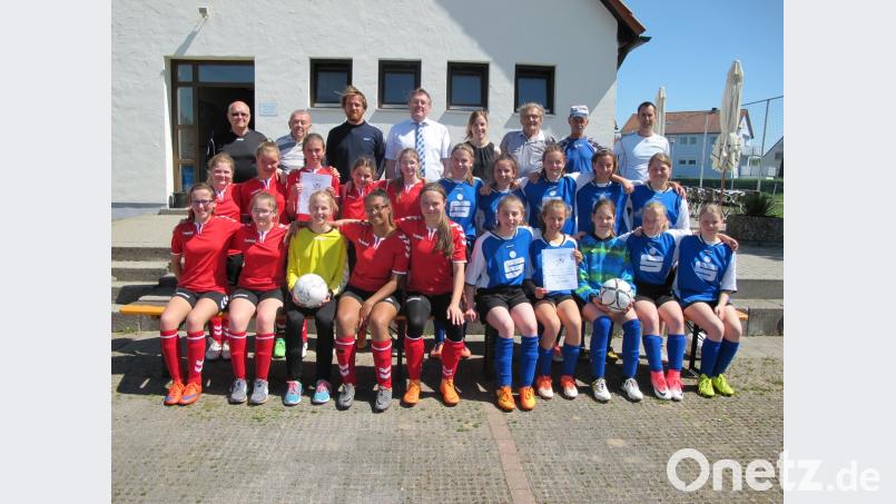 Die Mädchen-Fußball-Mannschaft des Gregor-Mendel-Gymnasiums. khg