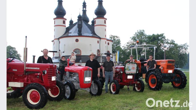 Blitzblank poliert und aufgereiht: Historische landwirtschaftliche Schlepper und modernes Gerät werden am Dreifaltigkeitssonntag zum Kapplfest zu sehen sein. Mitglieder des Oldtimer-Stammtischs Münchenreuth organisieren das Treffen. Bild: exb