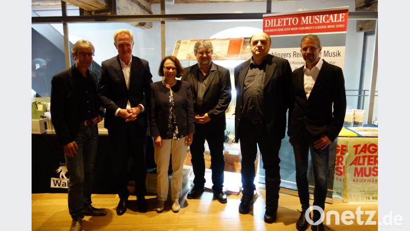 Sie eröffneten die "Tage Alter Musik Regensburg 2018": Oswald Beaujean (BR Klassik), Dr. Markus Witt (Sparkasse Regensburg), Bürgermeisterin Gertrud Maltz-Schwarzfischer sowie die Initiatoren Ludwig Hartmann, Stephan Schmid und Paul Holzgartner (von links).  	Bild: Wolke