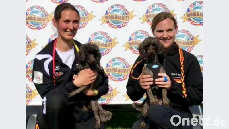 Zwei Oberpfälzerinnen ganz vorne: Sina Just (links) aus Maxhütte-Haidhof wurde mit "Kiss" Vizeweltmeisterin, Lena Westermann (rechts) aus Neumarkt mit "BamBam" Weltmeisterin. Die beiden erfolgreichen Tiere sind Geschwister. Bild: Dave Munnings
