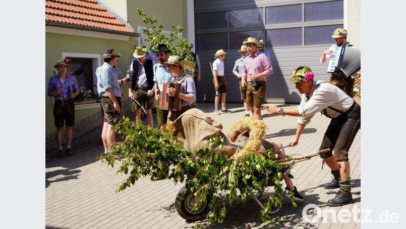 Der Lennesriether Pfingstschwanz ist auch 2018 wieder eine amüsante Aktion.	Bild: fvo