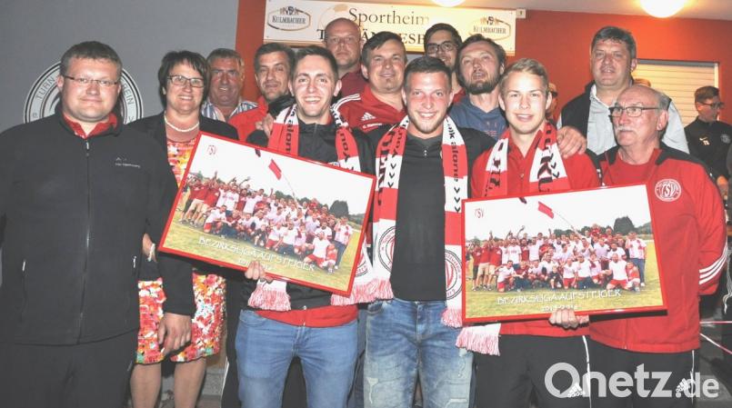 Abteilungsleiter Sven Stock dankte Karin Eckl, Michael Weig, Jaroslav Safir, Marco Geier, SR Lorenz Zwick (von links).