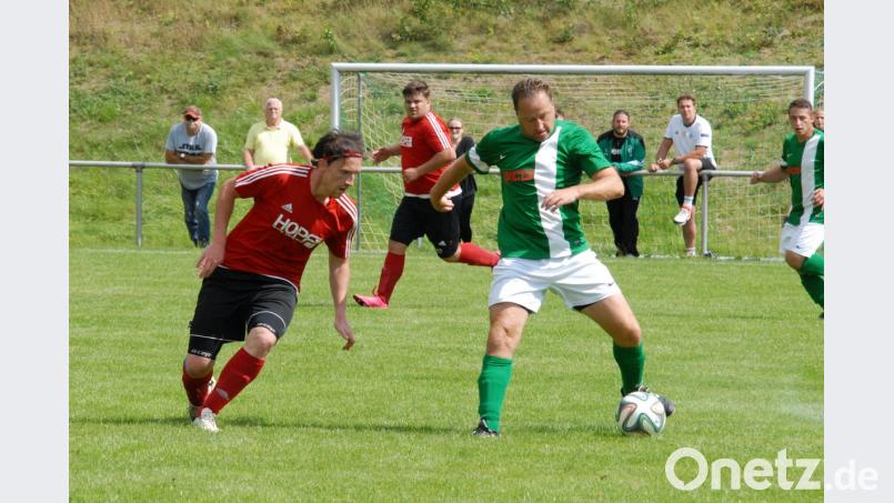 Auf dem Weg in die Kreisliga müssen der TSV Neualbenreuth und Spieltrainer Jürgen Schmidkonz als erstes den TSV Waldershof aus dem Weg räumen.  	Bild: Gebert