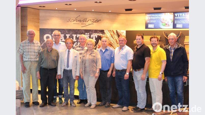 <p>Die neue Vorstandschaft mit Pfarrer Andr&eacute; Fischer (2.v.r.)</p>
Foto: Stefan Neidl