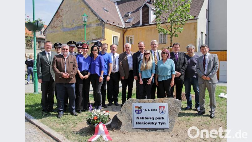 Die Stadt Horsovsky Tyn eröffnete den neuen Park, den sie der Partnerstadt Nabburg widmete. An dem Festakt beteiligte sich auch eine Delegation aus Nabburg.	Bild: exb