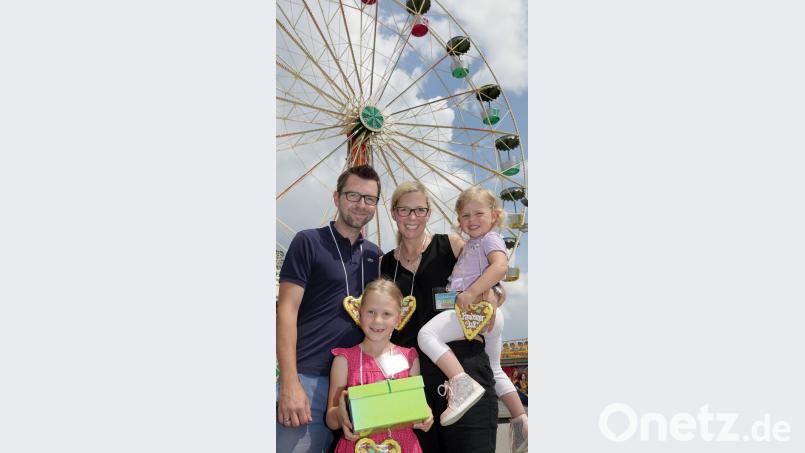 Glückliche Kinder, entspannte Eltern: das sind die Birzers. Sie sind die Amberger Dultfamilie.  	Bild: Steinbacher
