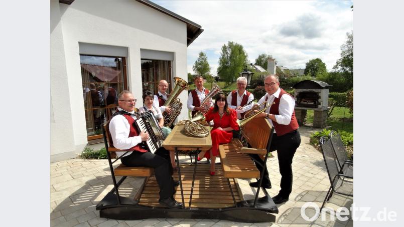 Auch die Wirtshausmusikanten spielen bei der Serenade an Fronleichnam auf.	Bild: Arnold