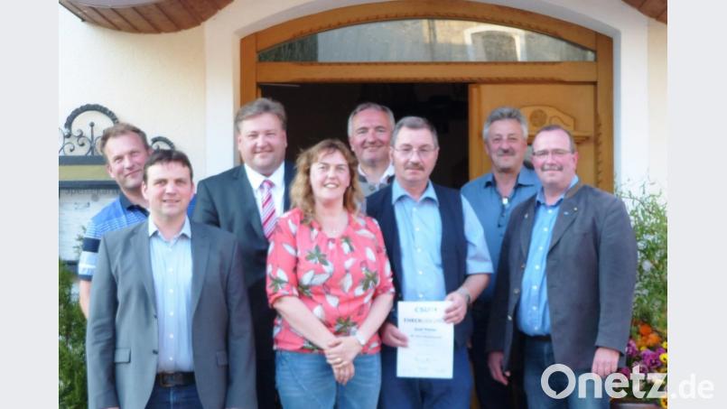 Die Gewählten des CSU-Ortsverbands Pfaffenhofen mit (von links) Martin Hollweck, Jürgen Rubenbauer, Stefan Braun, Elisabeth Polster, MdL Harald Schwartz, Josef Piehler, Willibald Hertwich und Andreas Otterbein. 	Bild: jp