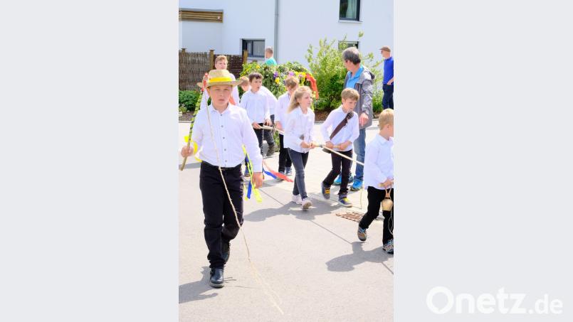 15 Kinder bilden das Pfingstlümmel-Gespann.	Bild: gth