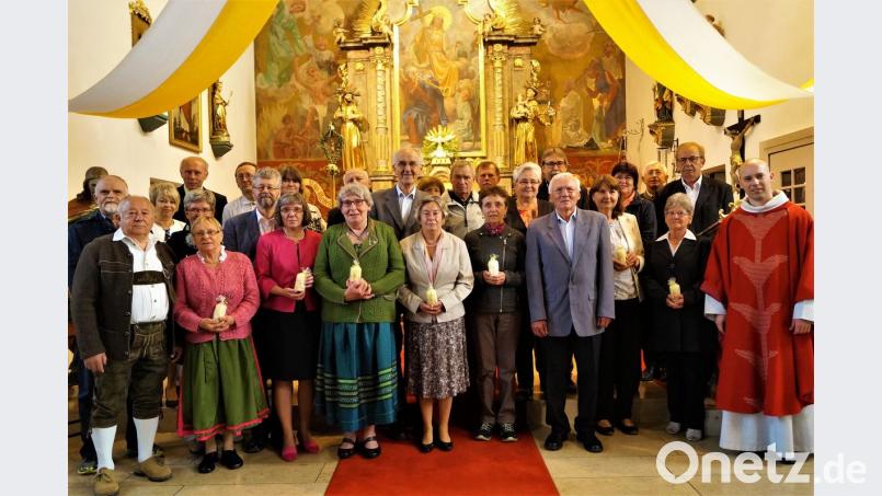 Zahlreiche Ehejubilare aus der Pfarreiengemeinschaft feiern einen gemeinsamen Dankgottesdienst in Störnstein.	Bild: arw