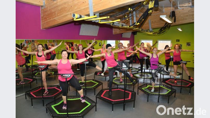 Hüpfen schon vor Vorfreude auf ihren Auftritt beim Seefest: Die "Crazy Jumpers" aus Vohenstrauß. 	Bild: fjo