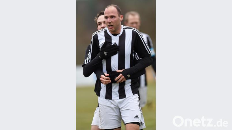 Florian Bertelshofer und der VfB Mantel wollen gegen Köfering den Klassenerhalt bejubeln.  	Bild: af