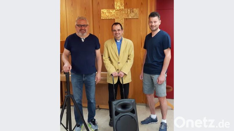 Bild von links: CSU-Ortsverbandsvorsitzender Karlheinz Schultes, Pfarrer Hartmut Klausfelder, zweiter Vorsitzender Tim Preißinger ALR, Autor [ALR] (ALEXROTHAMKULM@GMAIL.COM)