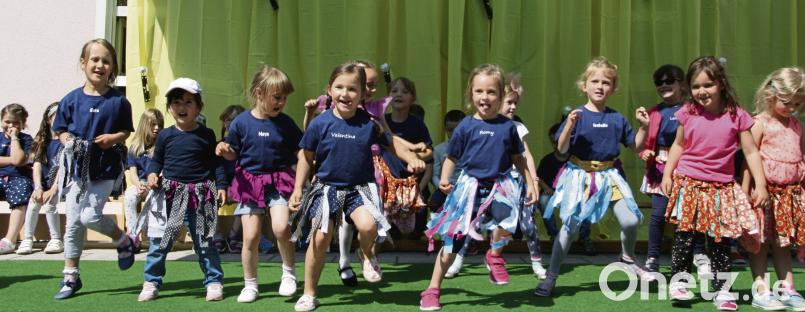 Die Mädchen und Buben der Kindertagesstätte St. Vitus überzeugen ihr großes Publikum mit grandiosen Musikdarbietungen. ads