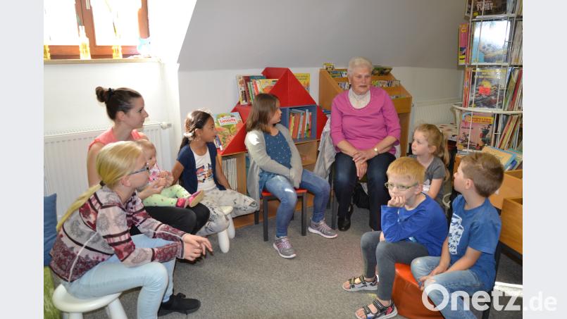 Mit einer Vorlese- bzw. Märchenstunde in der Gemeinde- und Pfarrbücherei durch Märchentante Luzia Guttenberger wurde das Kinderferienprogramm zur Pfingsten eröffnet. (gi)