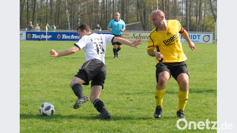 Im ersten Relegationsspiel trifft der Bezirksliga-12. FC Tirschenreuth am Sonntag um 16 Uhr auf dem Gelände des SV Mitterteich auf den Kreisliga-2. VfB Arzberg. Bei den Kreisstädtern fehlt Routinier Florian Trißl (rechts) wegen einer Verletzung am Außenband. Gebert, Rudolf [GB] (rudolf.gebert@oberpfalzmedien.de)
