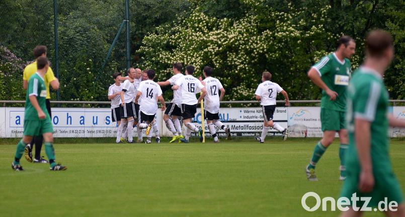 Jubel beim VfB Mantel: Florian Bertelshofer hat gerade das 1:0 erzielt ref