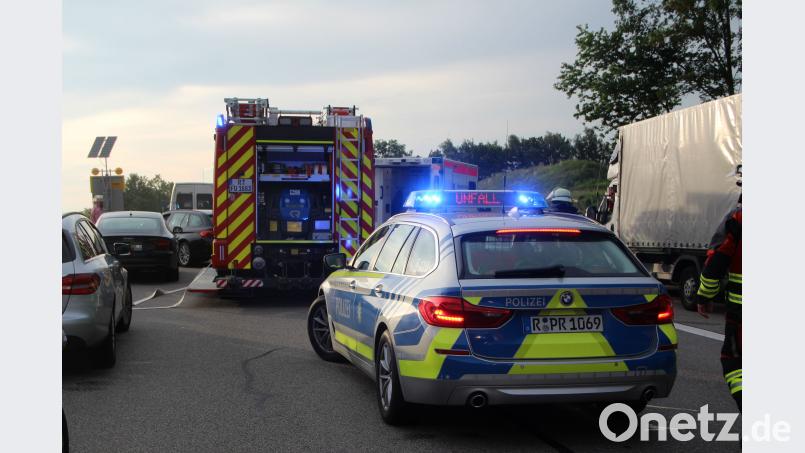 Zwei Lastwagen und ein Auto waren am Donnertstagabend in einen Unfall auf der A3 verwickelt. Auer Alexander