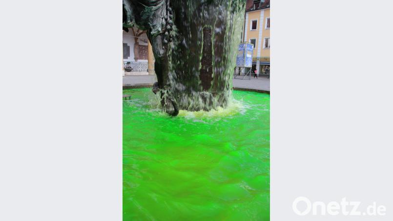 Grün ist die Hoffnung, wie das Wasser im Amberger Hochzeitsbrunnen. Uli Piehler