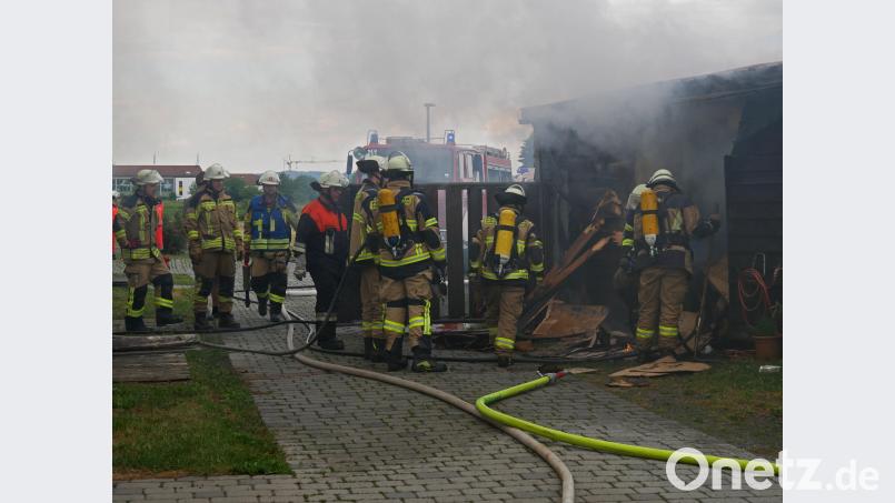 Die Feuerwehr Tirschenreuth ist mit zahlreichen Kräften schnell vor Ort. Grüner, Norbert [TR] (<a href=