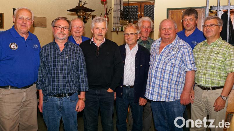 Sie prägten den Fotoclub in den ersten 20 Jahren seines Bestehens nachhaltig mit: Die sogenannten Altmeister des Vereins, die beim Nostalgieabend ihre preisgekrönten Dias präsentierten. tu
