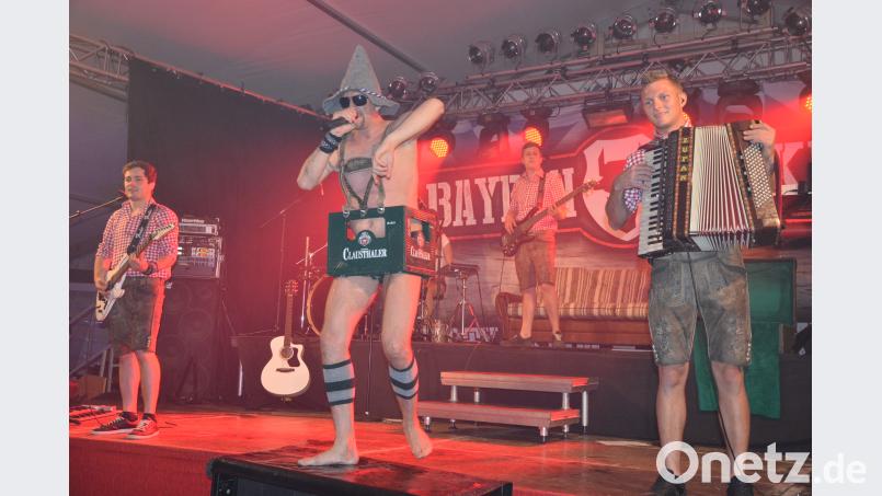 Die „Bayern-Rocker“ legen im Leonberger Festzelt einen umjubelten Auftritt hin - übrigens ihr erster im Landkreis Tirschenreuth. Rosner, Josef [JR] (ROSNER.JOSEF@T-ONLINE.DE)