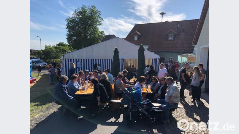 Zahlreiche Besucher waren wieder zum Gartenfest der Feuerwehr nach Rosall gekommen. exb