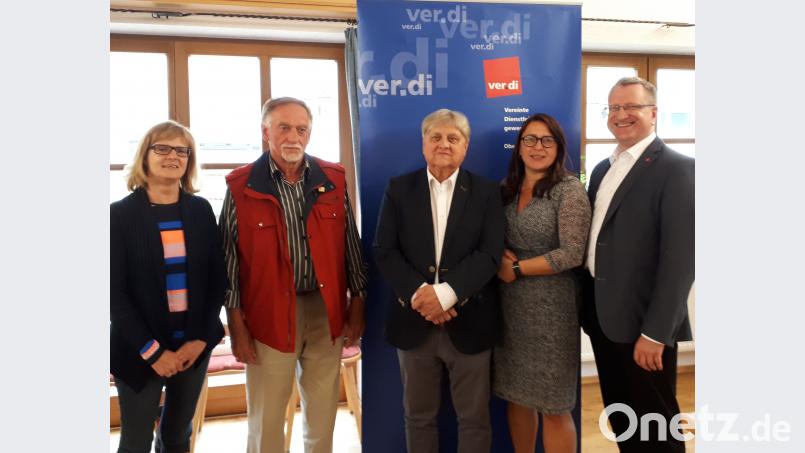 Mit der Entwicklung sind sie hochzufrieden: (von links) Bezirksvorsitzende Petra Graf, der bisherige stellvertretender Regionsvorsitzende Erich Bäumler, Vorsitzender Oskar Salfetter, stellvertretende Bezirksgeschäftsführerin Manuela Dietz und Bezirksgeschäftsführer Alexander Gröbner. Bild: exb exb