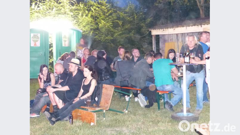 Gelassen der Musik lauschen und die sommerlichen Temperatur genießen, das taten die Besucher. hme