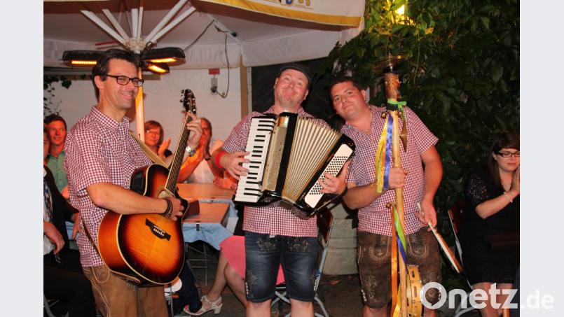 Der „Original Oberpfälzer Buam Express“ (Bild) garantiert tolle Stimmung beim Volksfest. kro