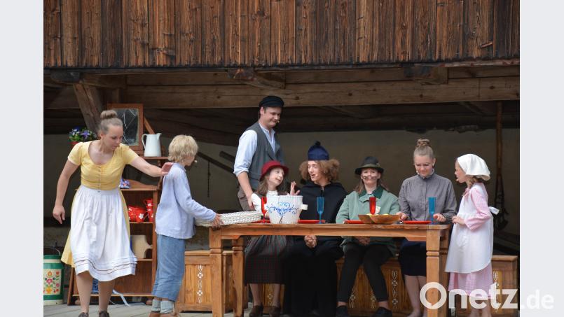 Ein hinreißendes Theaterstück bot die Truppe um Michel (Neele Meier) und Klein-Ida (Mia Puhane) im Freilandmuseum Neusath-Perschen. eya