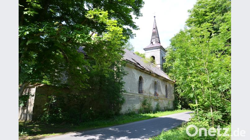 Die aus behauenen Quadern bestehende Kirchenruine ist seit vielen Jahrzehnten leer und verwahrlost zusehends. fjo