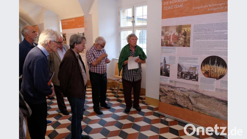 Die Reformation in den böhmischen Ländern von Jan Hus, Martin Luther, den Böhmischen Brüdern, den Hutterern bis zu den Auswirkungen nach der Republikgründung der Tschechoslowakei zeichnet eine Wanderausstellung des Deutschen Kulturforums östliches Europa nach, die seit 25. Mai im Kloster Speinshart zu sehen ist. Bereits zur Eröffnung interessierten sich zahlreiche Besucher über die dramatischen Geschehnisse zwischen dem 14. und 20. Jahrhundert. Dotzauer, Robert [DO]