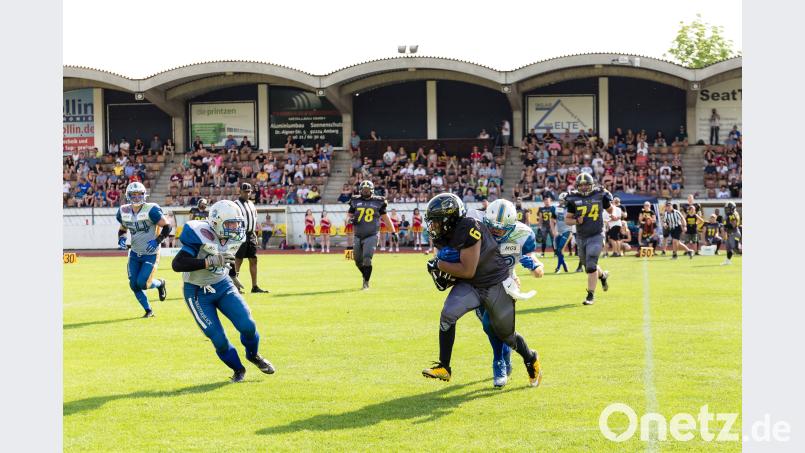 Viele Zuschauer verfolgten das Derby in Amberg. Andre Kestler