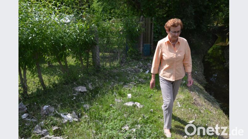 Auch am Tag 4 nach der Überschwemmung liegen überall Klopapier und Hygieneartikel herum. Einen Großteil hat Elisabeth Prögel schon selber beseitigt. Kunz