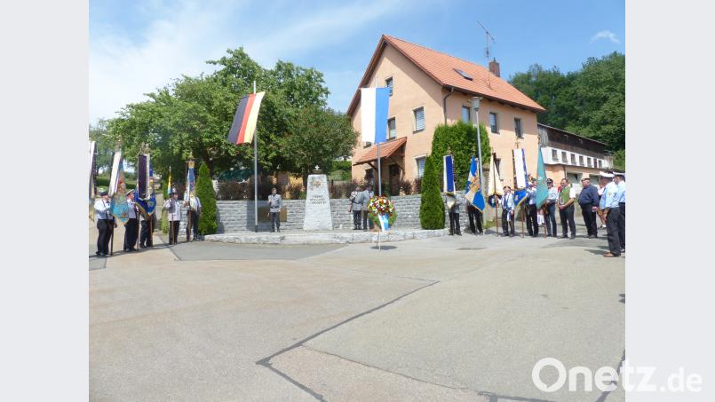 Am Mahnmal findet das Kreiskriegertreffen statt sl