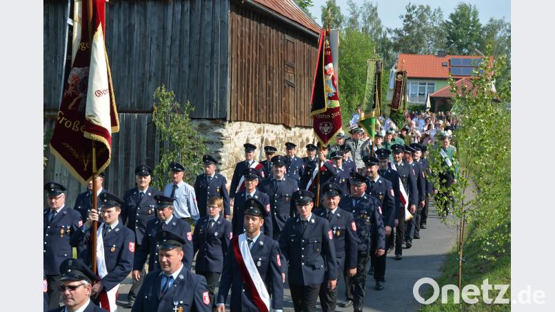 Stark präsent wie so oft die Feuerwehren. Rosner, Josef [JR] (<a href=