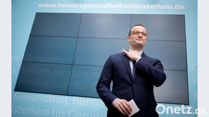 BundesgesundheitsministerJens Spahn (CDU) präsentiert sein Sofortprogramm für die Pflege. Kay Nietfeld/dpa