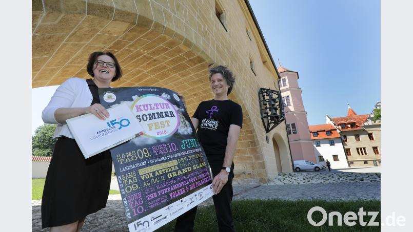 Die Vorfreude auf das Leserfest und das Kultur-Sommerfest ist groß: Ilona Stadler, Marketingabteilung Oberpfalz-Medien, und Toby Mayerl, Veranstalter Kultur-Sommerfest. wsb