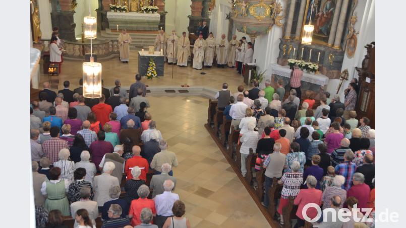 Das Fest "200 Jahre Wallfahrt von Bärnau zum Fahrenberg" wurde mit vielen Gläubigen gefeiert. Dobmayer, Elisabeth [DOB] (<a href=