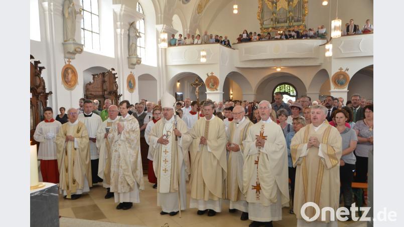Mit dem "Großer Gott wir loben dich" endete der Jubiläumsgottesdienst mit den Pilgern aus Bärnau, die heuer zum 200. Mal zum Fahrenberg kamen und so ein Gelübde der Stadt aus dem Jahre 1818 einlösten. dob